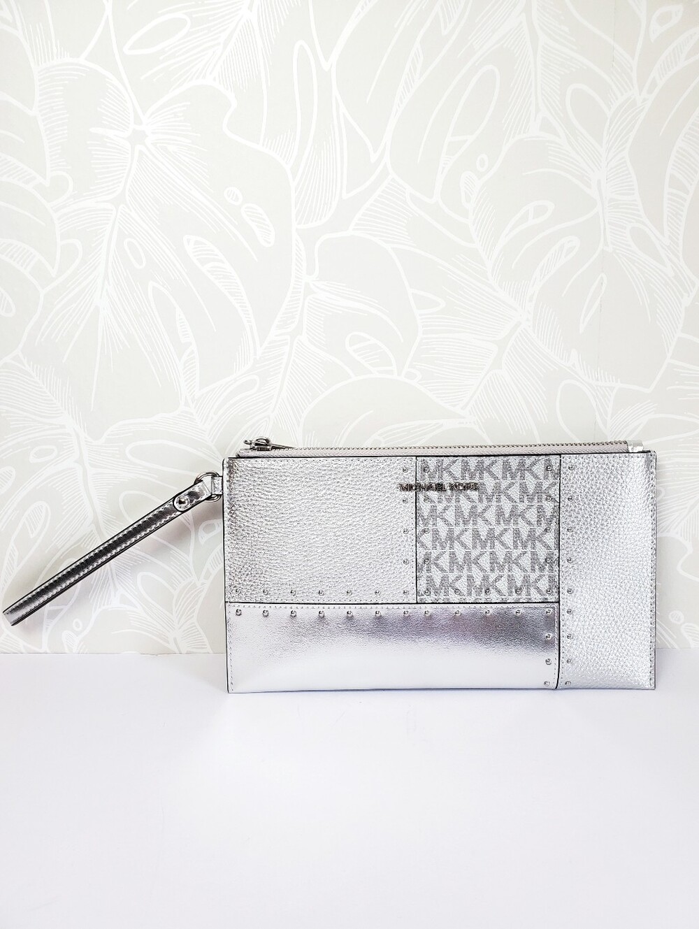 NWOT Michael Kors Patchwork JET Set Travel Wristlet In Silver